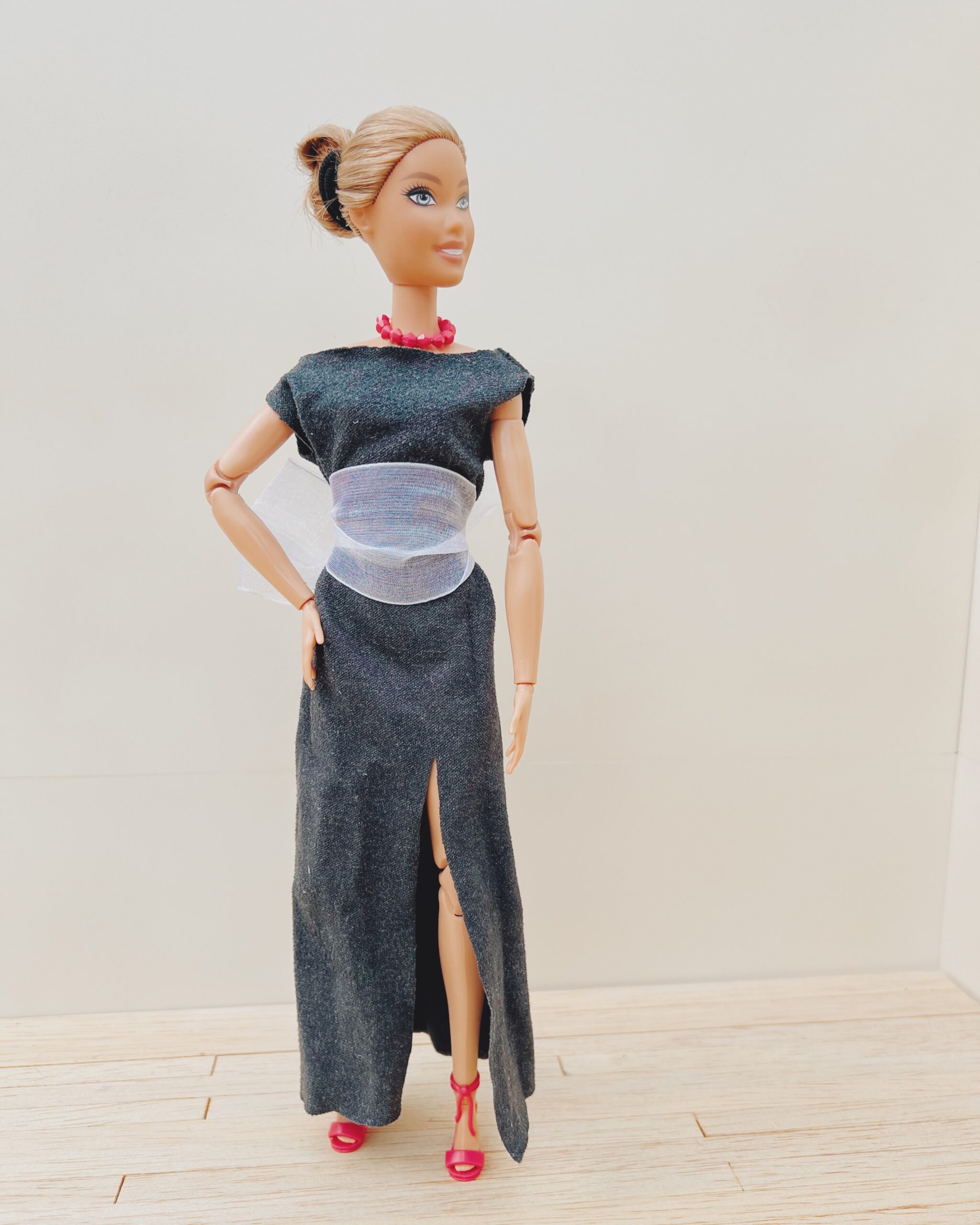 DIY DENIM SKIRT for BARBIE dolls, How to make a MINIATURE denim SKIRT AND  BELT for dolls